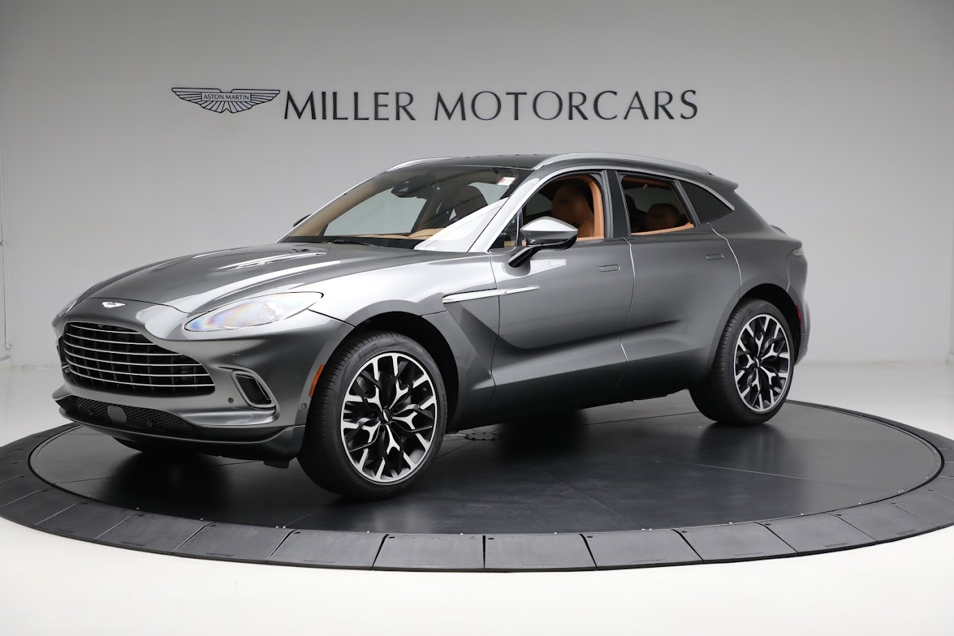 aston martin dbx 2024 SD7VUJAW2RTV11286 image aston martin dbx 2024 SD7VUJAW2RTV11286 image